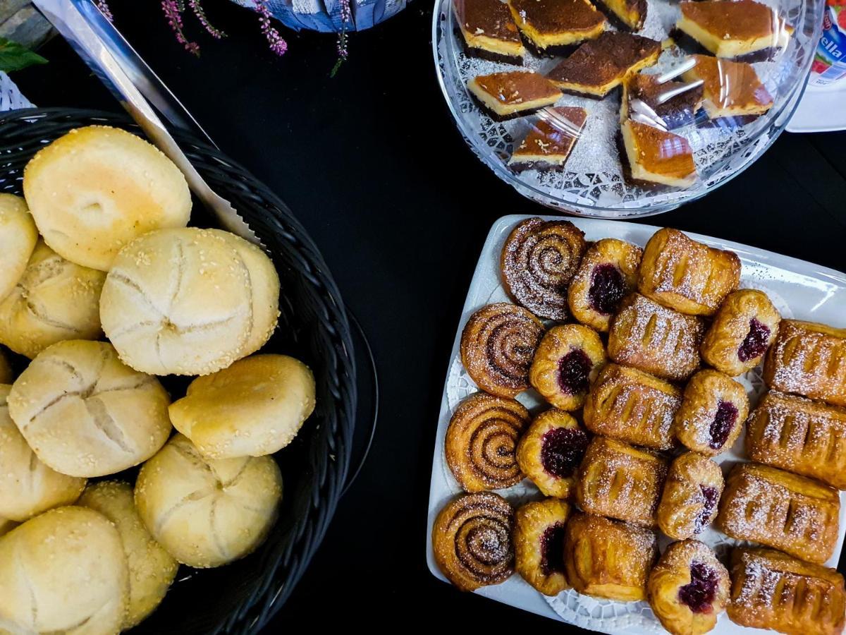 Rysy Boutique Hotel Закопане Экстерьер фото A selection of pastries