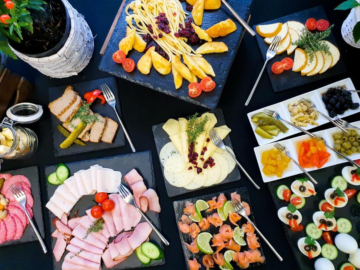 Rysy Boutique Hotel Закопане Экстерьер фото A selection of cold cuts
